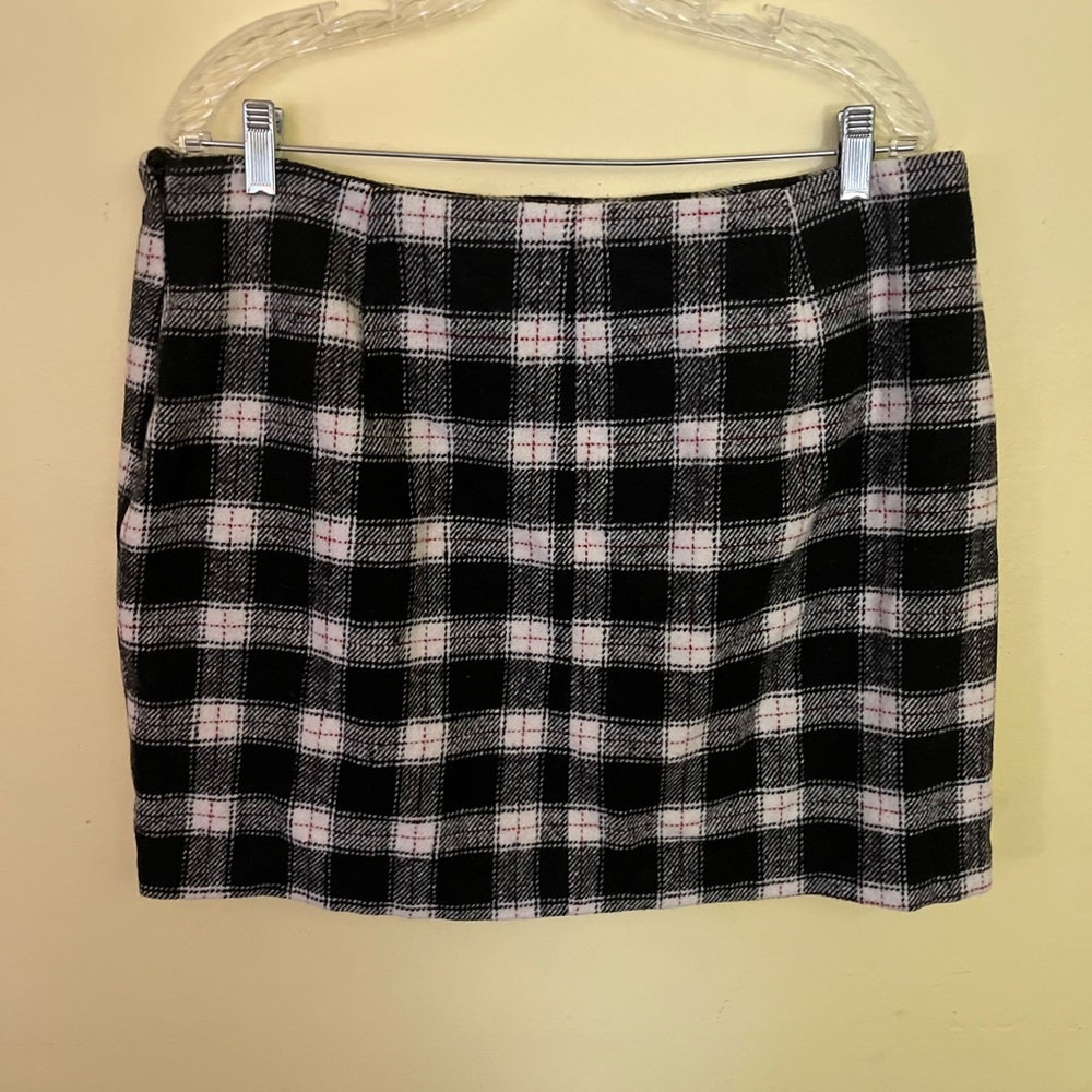Forever 21 Black White Red Plaid Mini Skirt 1X - Picture 2 of 6